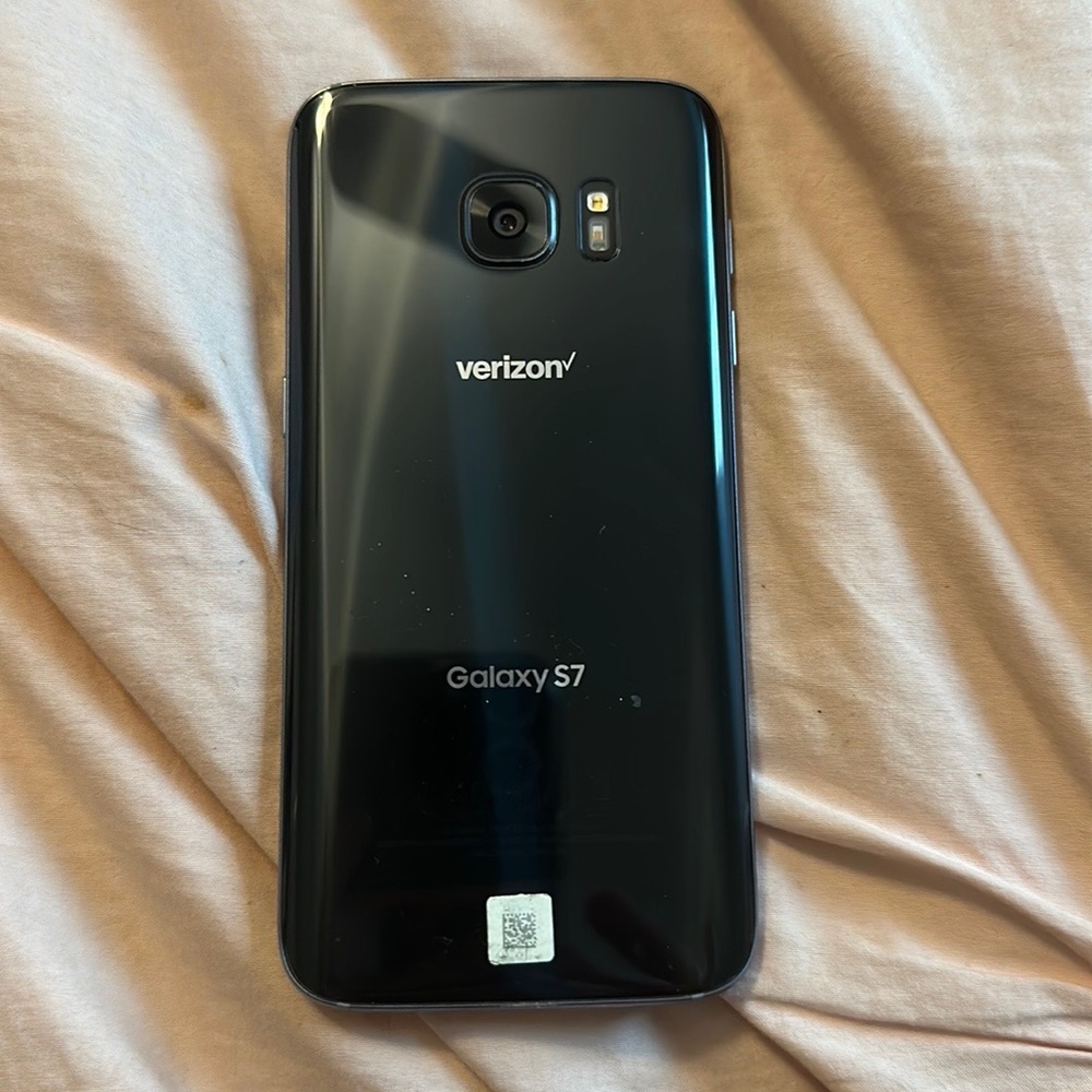 Black Samsung Galaxy S7